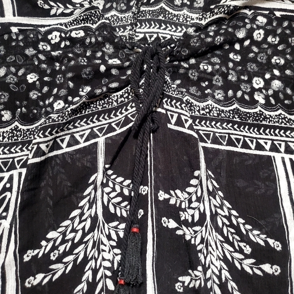 Free People Black White ‘Yo Yo Geo’ Long Sleeve Boho Peasant Blouse Size Small - Picture 4 of 7
